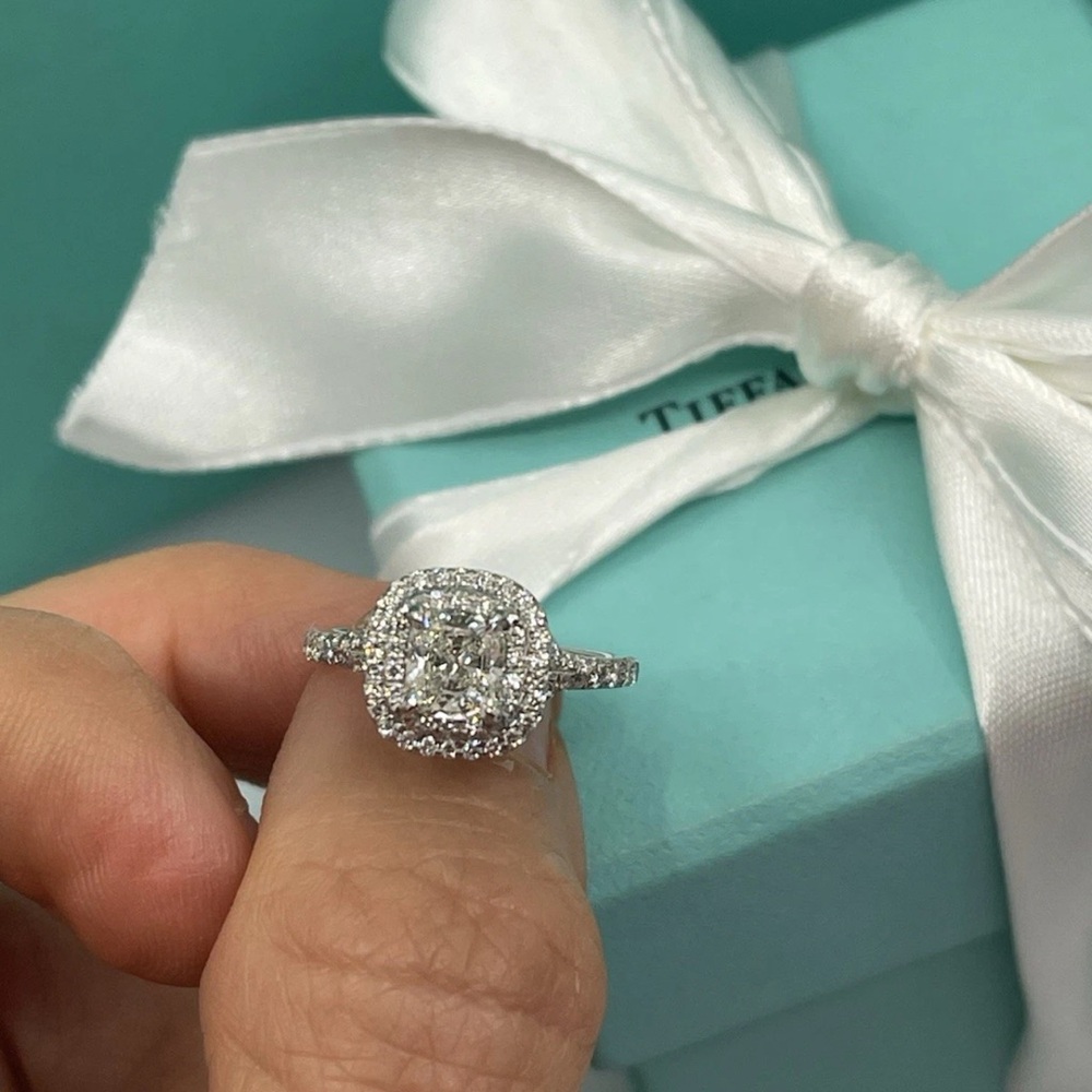 Tiffany & Co. Soleste 1.06 Ct Cushion Diamond Platinum Engagement Ring $15000 - Picture 5 of 15